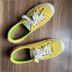 OCA Low Canvas Sneakers
